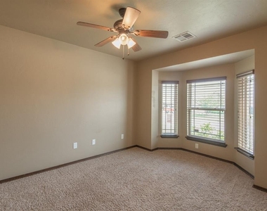 701 Lindsey Lane - Photo Thumbnail 1