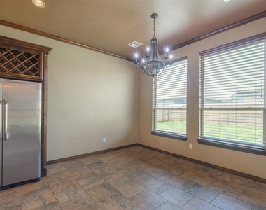 701 Lindsey Lane - Photo Thumbnail 13