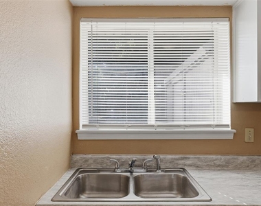 1628 Claudia Drive - Photo Thumbnail 14