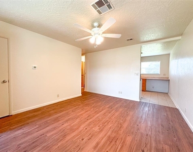 833 Owl Street - Photo Thumbnail 2