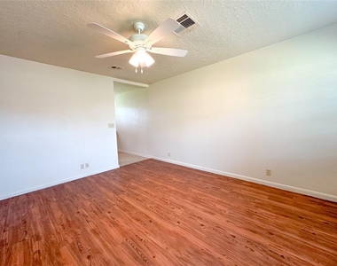 833 Owl Street - Photo Thumbnail 3