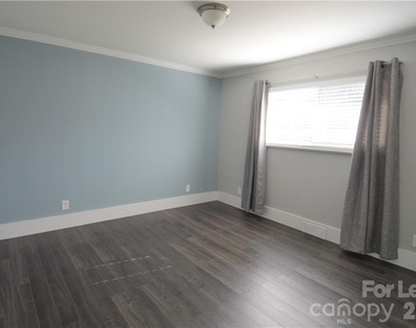 1020 Montford Drive - Photo Thumbnail 11
