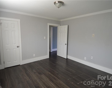 1020 Montford Drive - Photo Thumbnail 14
