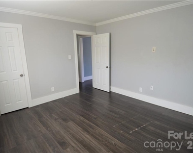 1020 Montford Drive - Photo Thumbnail 15