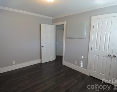 1020 Montford Drive - Photo Thumbnail 18