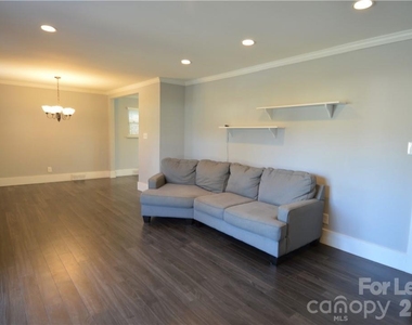 1020 Montford Drive - Photo Thumbnail 6