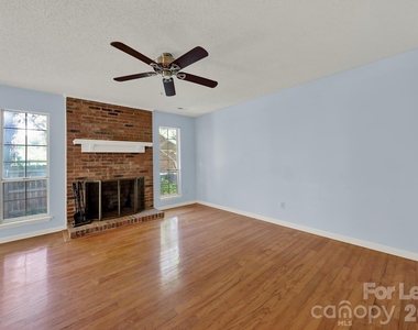 3421 Crescent Knoll Drive - Photo Thumbnail 7