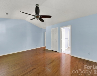 3421 Crescent Knoll Drive - Photo Thumbnail 17