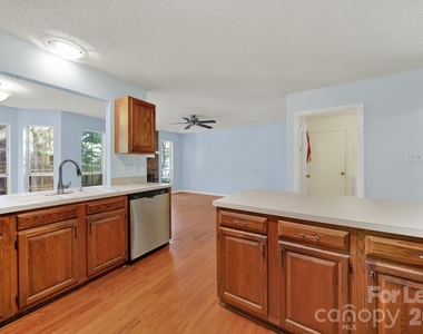 3421 Crescent Knoll Drive - Photo Thumbnail 5