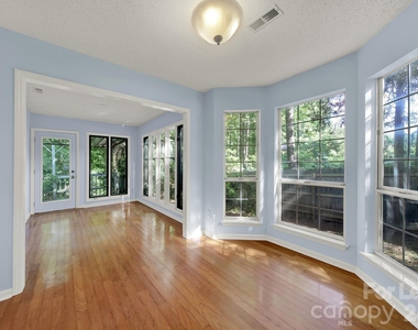 3421 Crescent Knoll Drive - Photo Thumbnail 9
