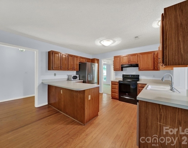 3421 Crescent Knoll Drive - Photo Thumbnail 3