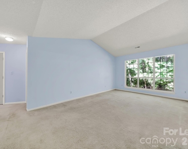 3421 Crescent Knoll Drive - Photo Thumbnail 12