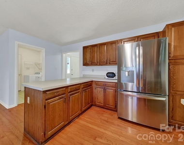 3421 Crescent Knoll Drive - Photo Thumbnail 4