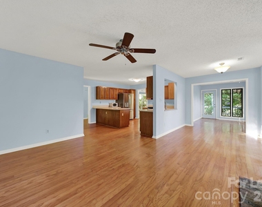 3421 Crescent Knoll Drive - Photo Thumbnail 8