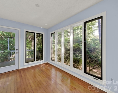 3421 Crescent Knoll Drive - Photo Thumbnail 10