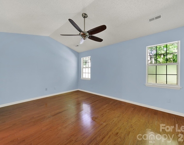 3421 Crescent Knoll Drive - Photo Thumbnail 16
