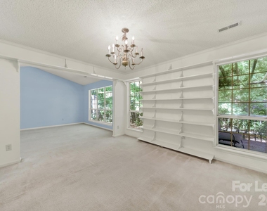 3421 Crescent Knoll Drive - Photo Thumbnail 14
