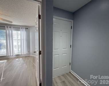 726 Southwest Drive - Photo Thumbnail 5