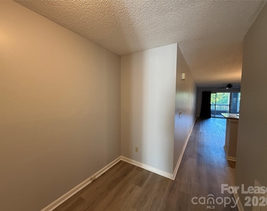 726 Southwest Drive - Photo Thumbnail 10