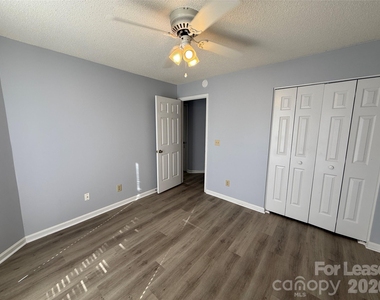 726 Southwest Drive - Photo Thumbnail 6