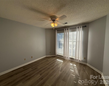 726 Southwest Drive - Photo Thumbnail 7