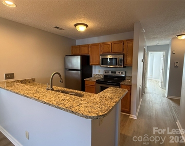 726 Southwest Drive - Photo Thumbnail 13