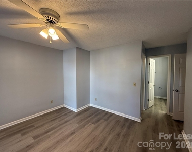 726 Southwest Drive - Photo Thumbnail 18