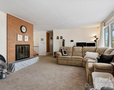 11 N Marley Drive - Photo Thumbnail 7