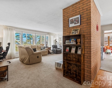 11 N Marley Drive - Photo Thumbnail 5