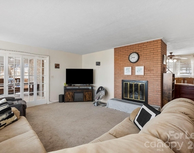 11 N Marley Drive - Photo Thumbnail 6