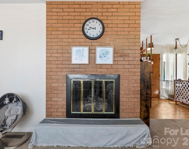11 N Marley Drive - Photo Thumbnail 8