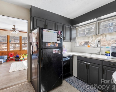 11 N Marley Drive - Photo Thumbnail 9