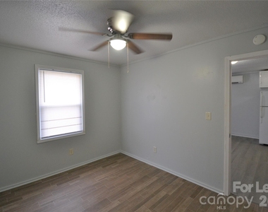 1009 Plymouth Street - Photo Thumbnail 12