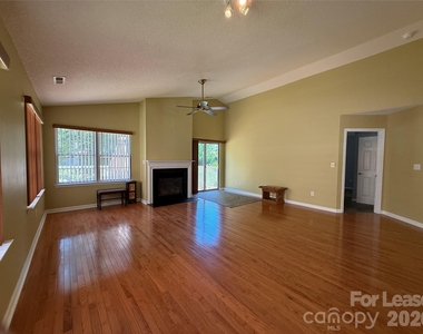 114 Fairway View Drive - Photo Thumbnail 3