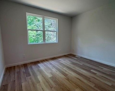 1143 12th Street Drive Sw - Photo Thumbnail 6