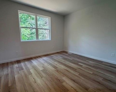 1143 12th Street Drive Sw - Photo Thumbnail 1