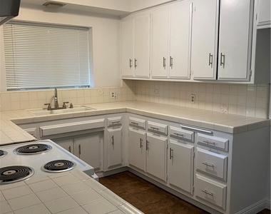 503 Fairview - Photo Thumbnail 6