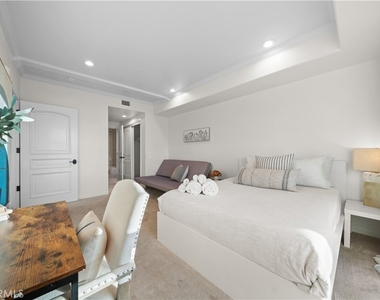 1598 Long Beach - Photo Thumbnail 18