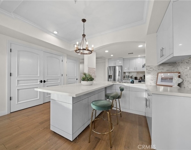 1598 Long Beach - Photo Thumbnail 6