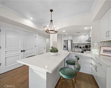 1598 Long Beach - Photo Thumbnail 4