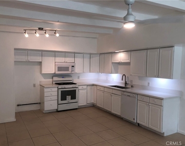 920 E Chuckwalla Road - Photo Thumbnail 3