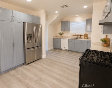 905 W Sumner - Photo Thumbnail 7