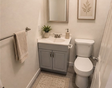 905 W Sumner - Photo Thumbnail 9
