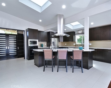 4347 Coronet Drive - Photo Thumbnail 7
