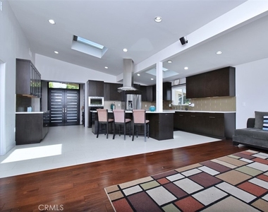 4347 Coronet Drive - Photo Thumbnail 8