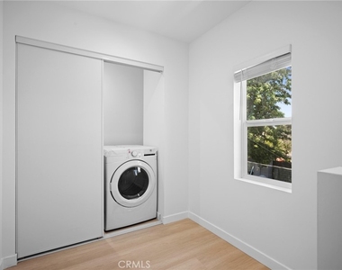 7247 Cleon Avenue - Photo Thumbnail 14