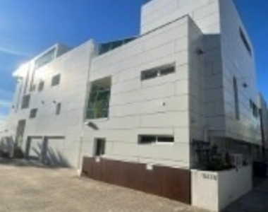 5111 Ocean Front Walk - Photo Thumbnail 2