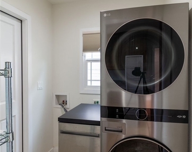 1418 Ellsmere Avenue - Photo Thumbnail 17
