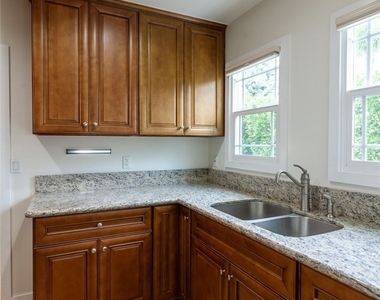 1418 Ellsmere Avenue - Photo Thumbnail 10