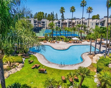 5520 Owensmouth - Photo Thumbnail 15